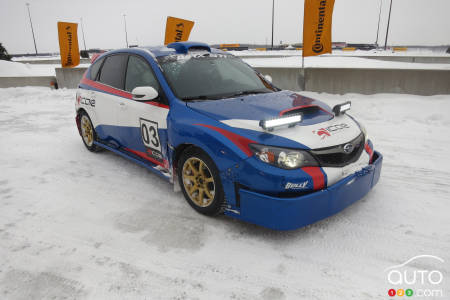 Nous avons même eu droit de conduire cette Subaru spécialement préparée pour les rallyes, mais équipée de pneus IceContact !